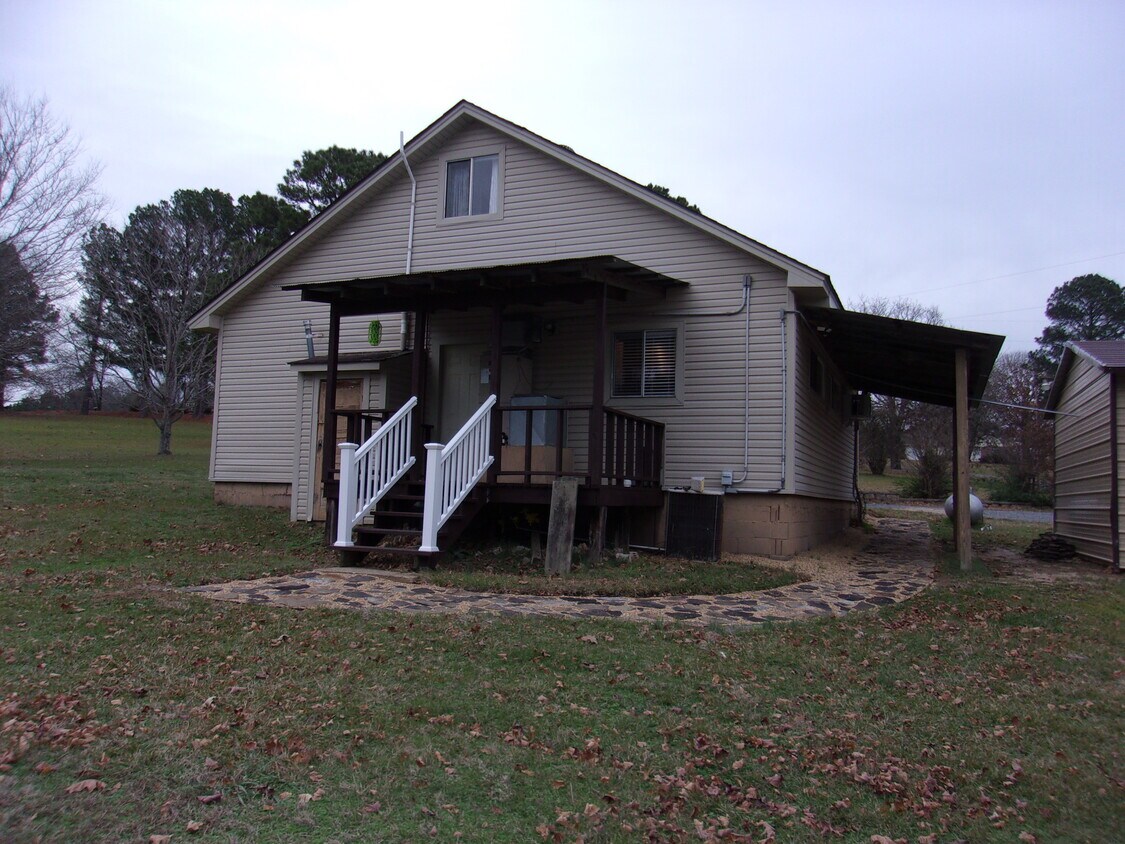 entry to back of house, parking on otherside - 216 Pinehill Rd