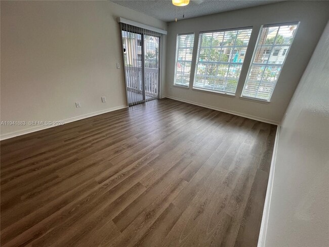 Foto del edificio - 1055 S Hiawassee Rd