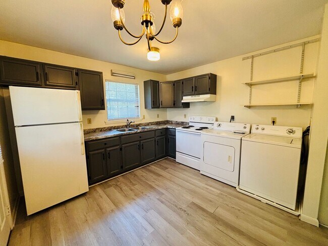 Foto del edificio - 2 Bedroom 1 Bath Duplex