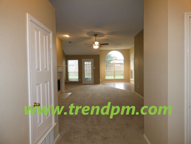 Building Photo - Bright & open concept 3/2/2 home in River ...