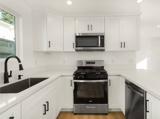 Foto del edificio - 2240 Burnside Ave