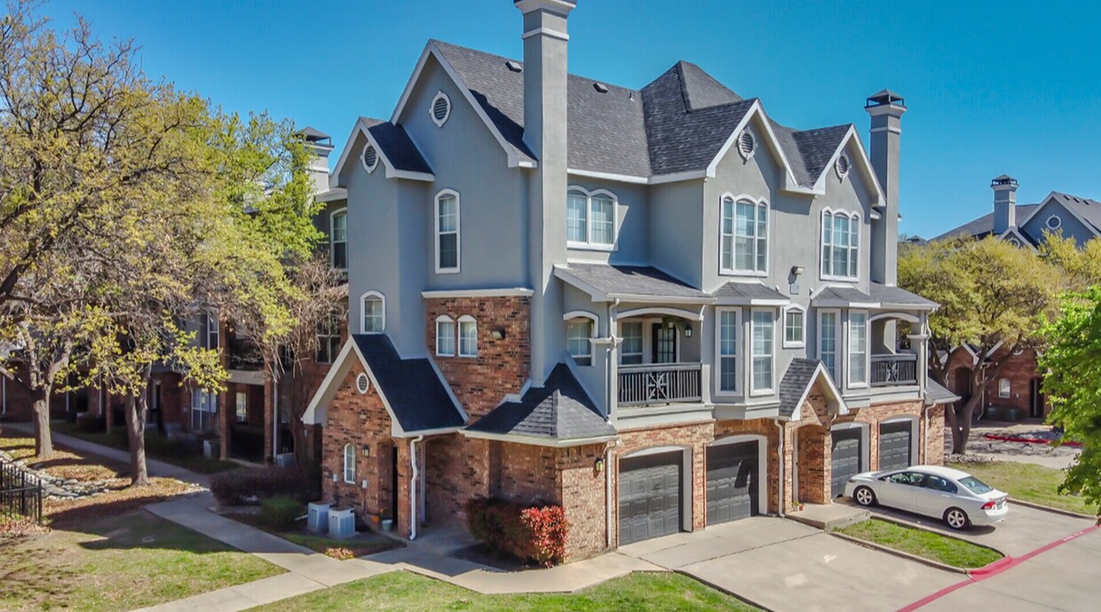 The Stations at MacArthur Apartments in Irving, TX