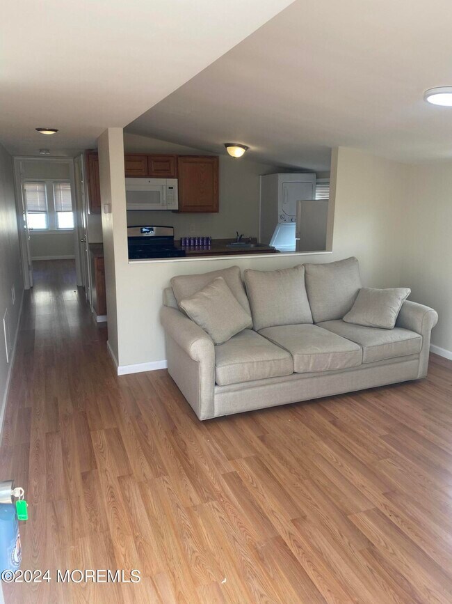 4 Hall Pl, Keyport, NJ 07735 Townhome Rentals in Keyport NJ