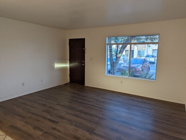 Foto del edificio - End unit 2 bedroom - Small Pets OK