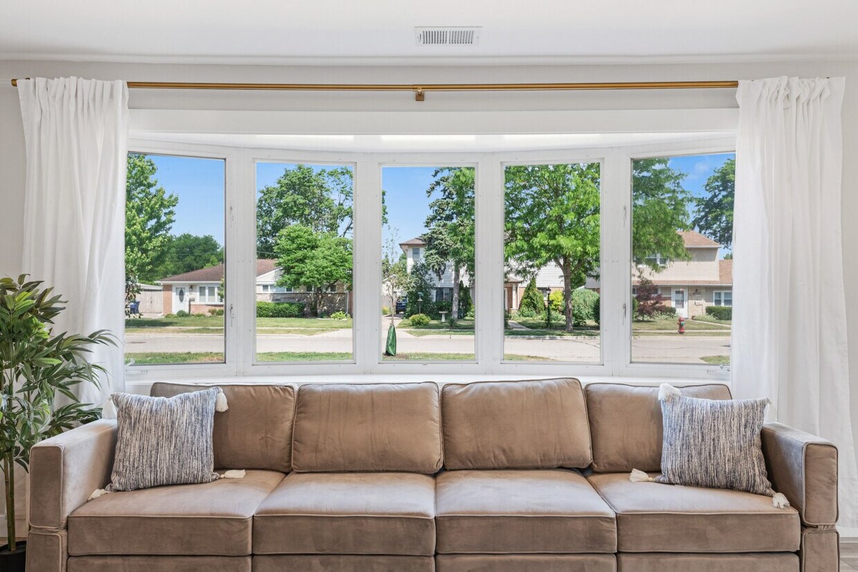 Foto principal - 1023 S Wolf Rd