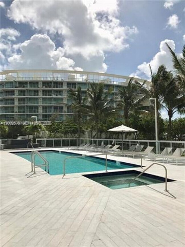 Foto del edificio - 6700 Indian Creek Dr