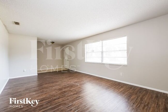 Foto del edificio - 1701 Freeman Dr