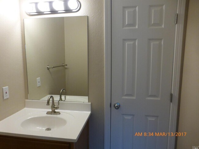 Foto del edificio - 176 Woodbury Cir