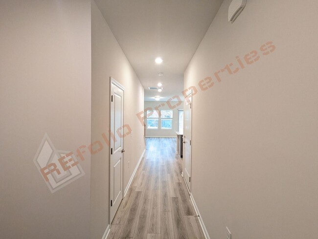 Foto del edificio - Beautiful 3 Bedroom 2.5 Bathroom Townhome ...