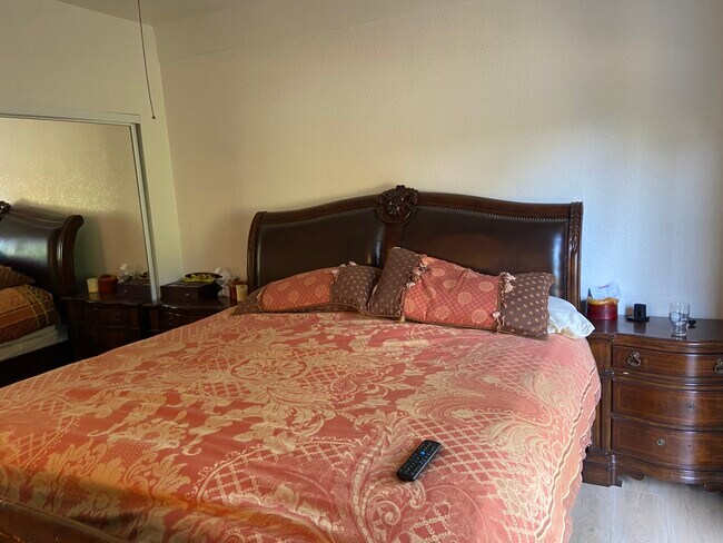 Foto del edificio - 322 Jasmine Ave