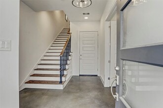 Building Photo - 1104 Ennis St