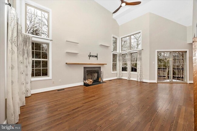 Building Photo - 6976 Meadowpoint Terrace