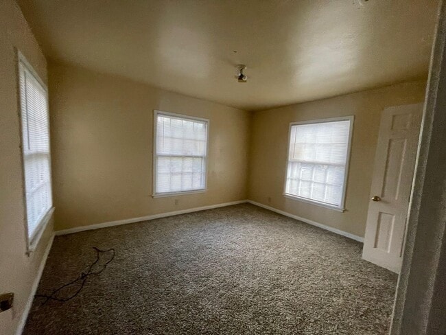 Foto del edificio - 5345 E Parkway Dr