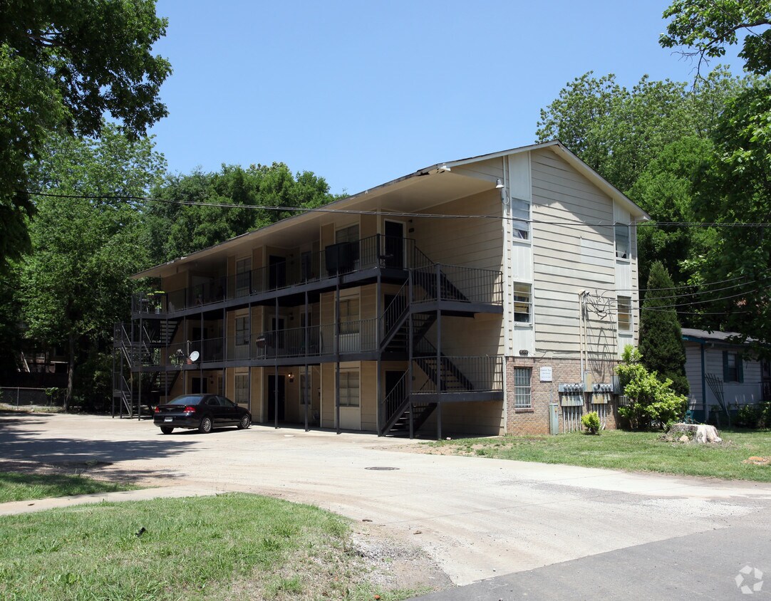 Primary Photo - Rosewood Plaza Apts