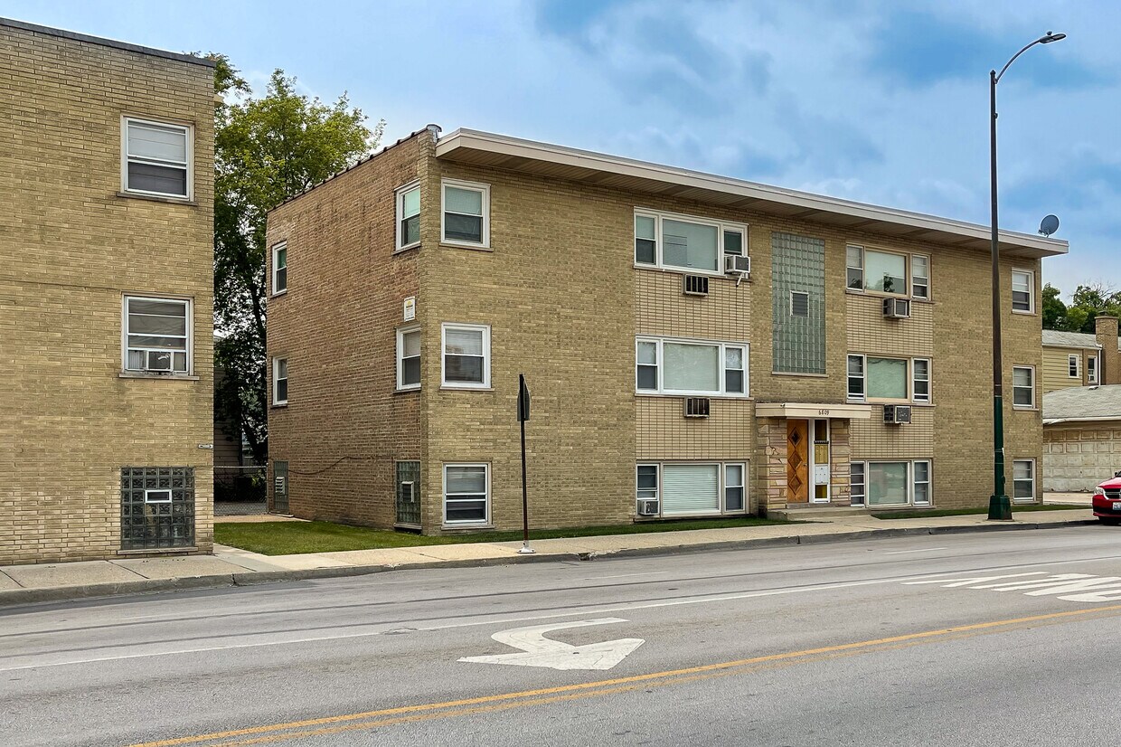 Edificio - 6809 W Diversey Ave