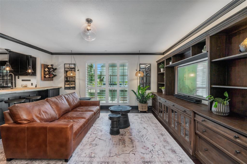 Foto principal - 6335 W Northwest Hwy