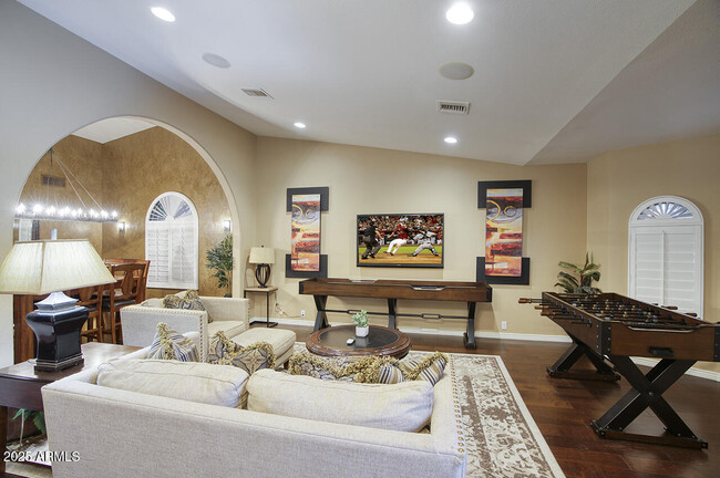 Foto del edificio - 5672 E Beverly Ln