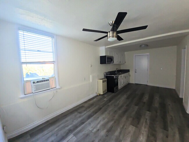 Building Photo - 1918 Grace