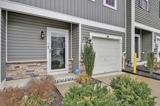 Building Photo - 130 Maple Run Dr