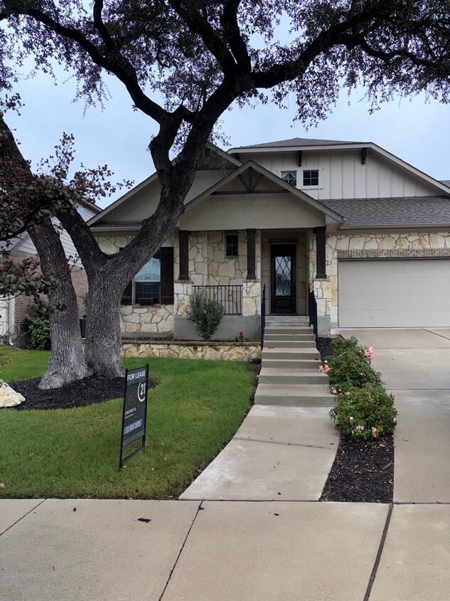 Foto principal - 509 Fair Oaks Dr