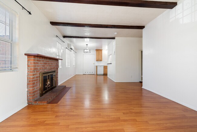 Foto del edificio - 11840 Archwood St