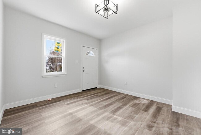 Building Photo - 923 Ridgeway St