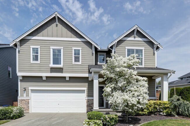 Foto del edificio - 4 Bedroom Home with Open Den, Living & Family Rooms – Space for Everyone