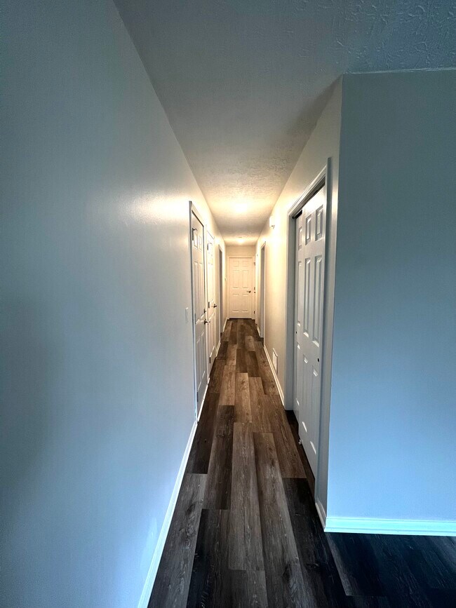 Hallway - 2102 Summit View Rd