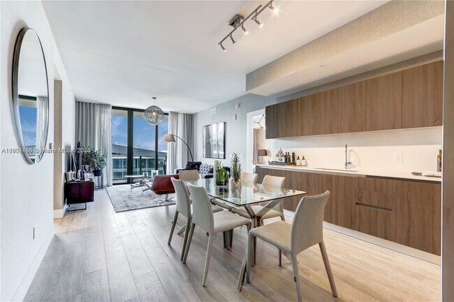 Foto del edificio - 2960 NE 207th St