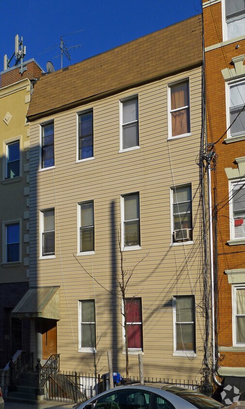 Building Photo - 323 Stanhope St