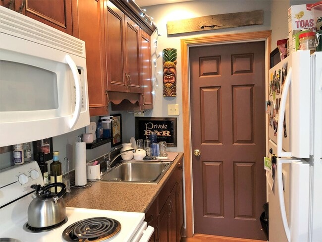 Building Photo - 845 Western Ave