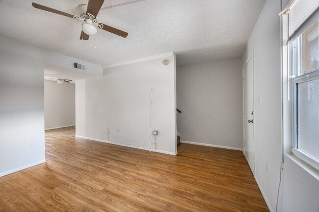 Building Photo - 914 SW 8th Ave