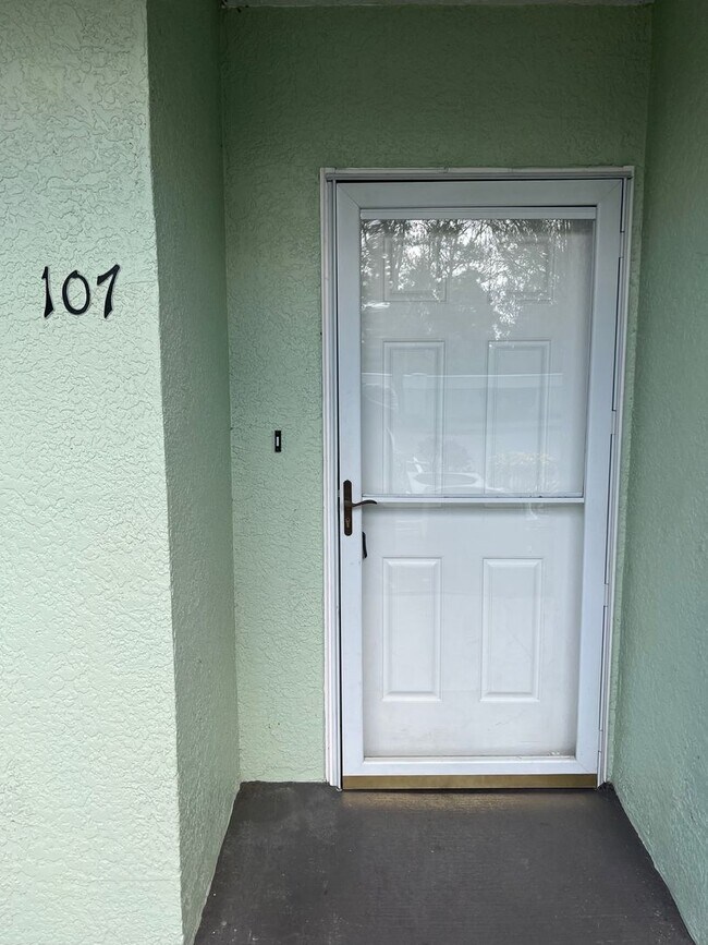 Foto del edificio - 2160 Heron Lake Dr