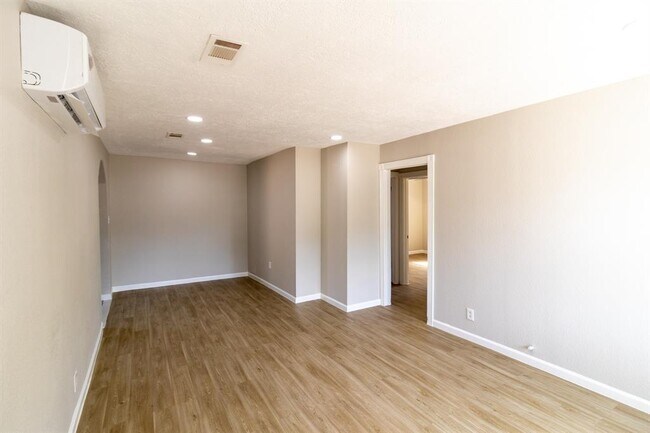 Building Photo - 5505 Malmedy Rd