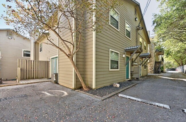 Building Photo - 6700 Cooper Ln