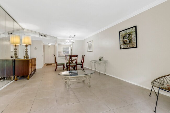Foto del edificio - 501 Forest Lakes Dr