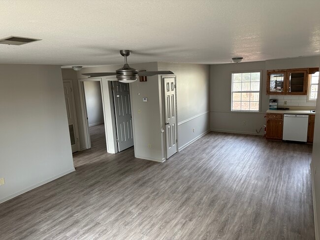 Building Photo - 304 Reynolds Rd