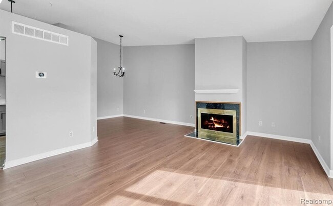 Building Photo - 1921 Vine Way Dr