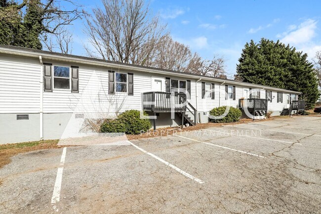 Foto del edificio - 634 S Elm St