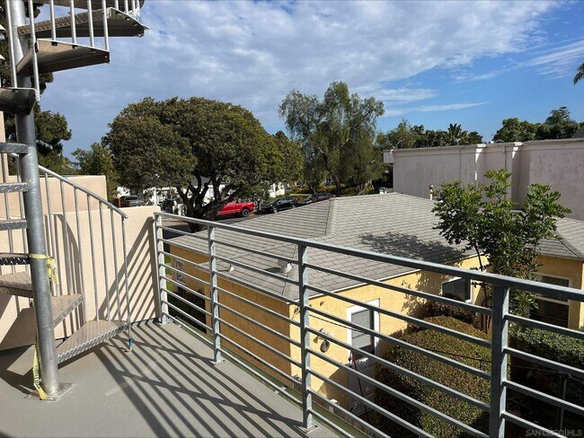 Foto del edificio - 256 B Ave
