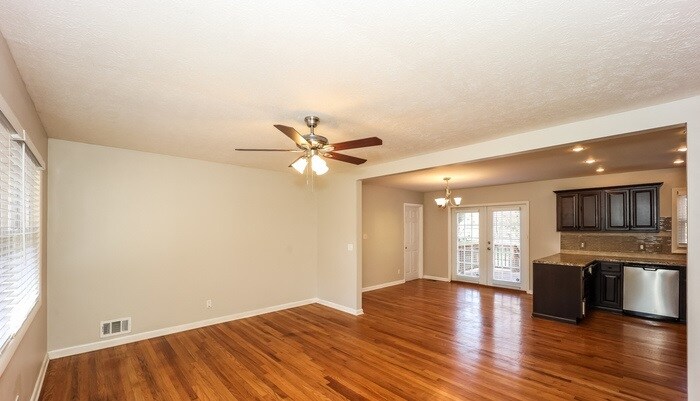 Building Photo - 6580 Carriage Dr SW