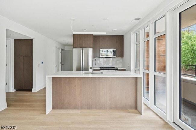 Building Photo - 14 Lincoln Pl