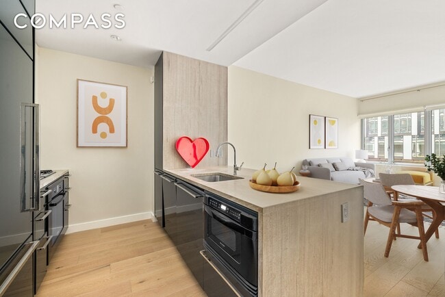 Building Photo - 2 N 5th St