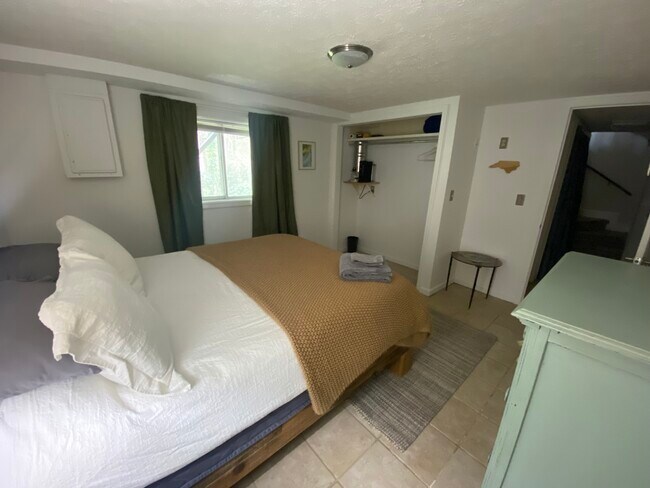 Foto del edificio - 711 Oak Terrace Ln