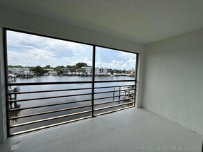 Building Photo - 309 Lake Cir