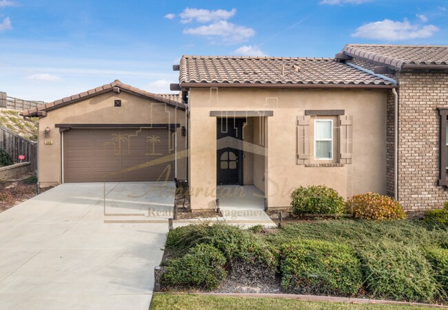 Building Photo - 302 Falcon Crest Dr