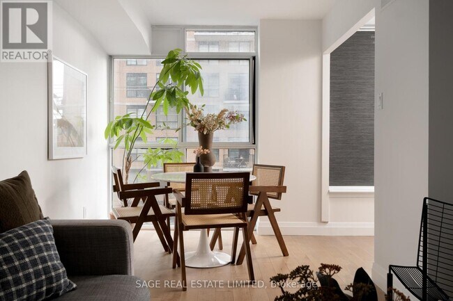 Photo du bâtiment - 801 King St W
