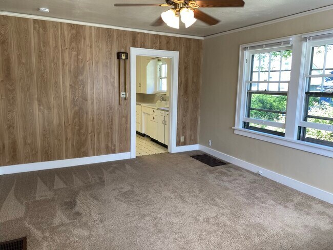 Sala de estar - 5327 N Bowdoin St