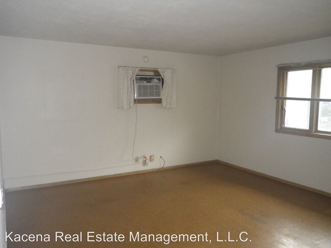 Building Photo - 119 River St