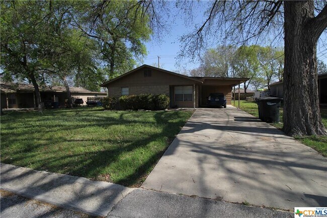 Building Photo - 241 Bobolink Dr